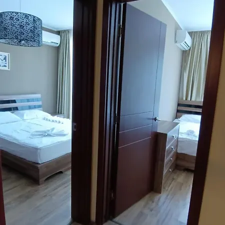 Golden Line Park Aparthotel